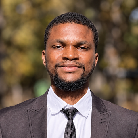 Portrait of Dr Ayanfe Oluyomi